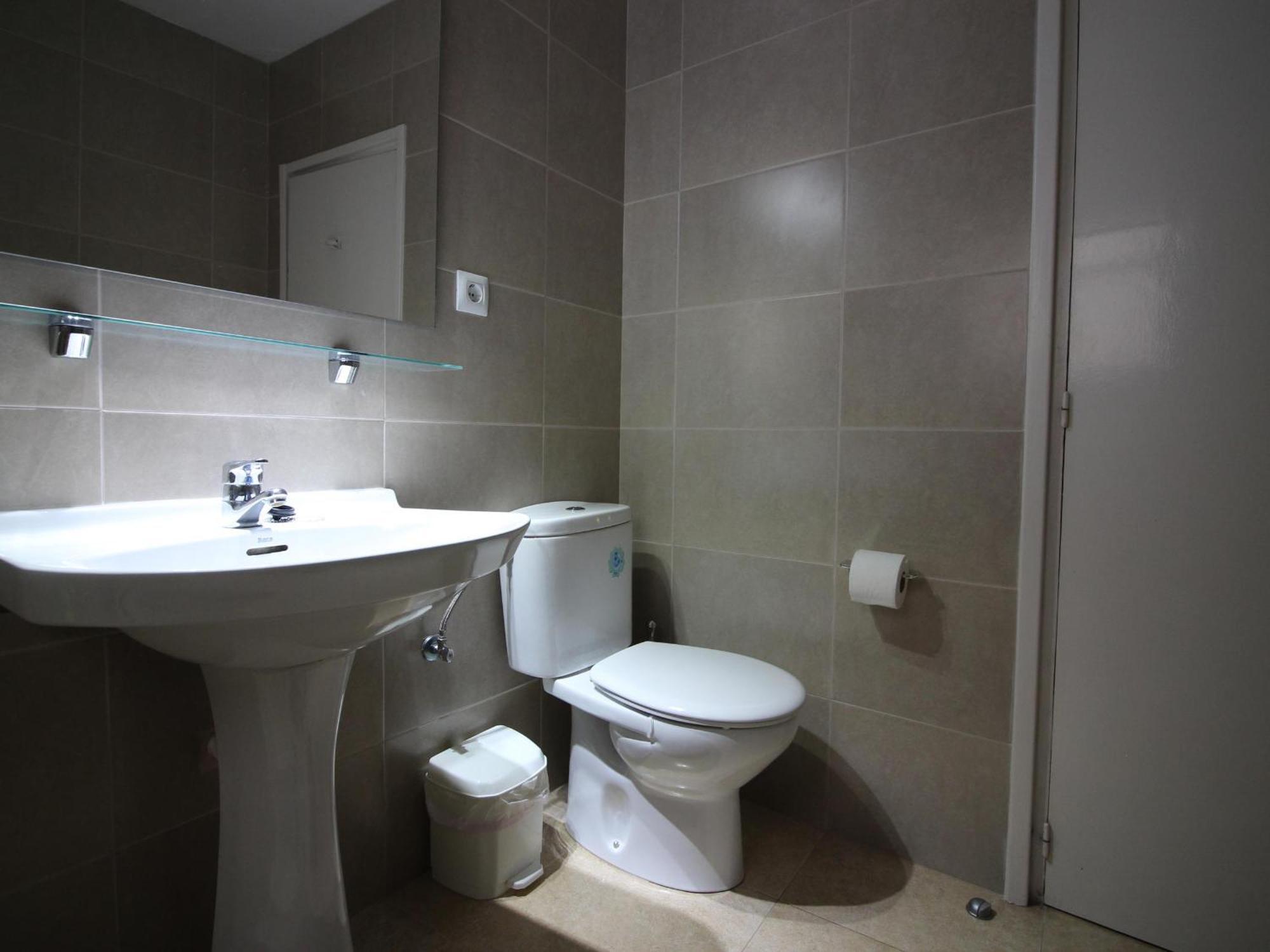 Centrico En Roses, A 300m De La Playa, Con Terraza Solarium Y Wifi. - Es-228-97