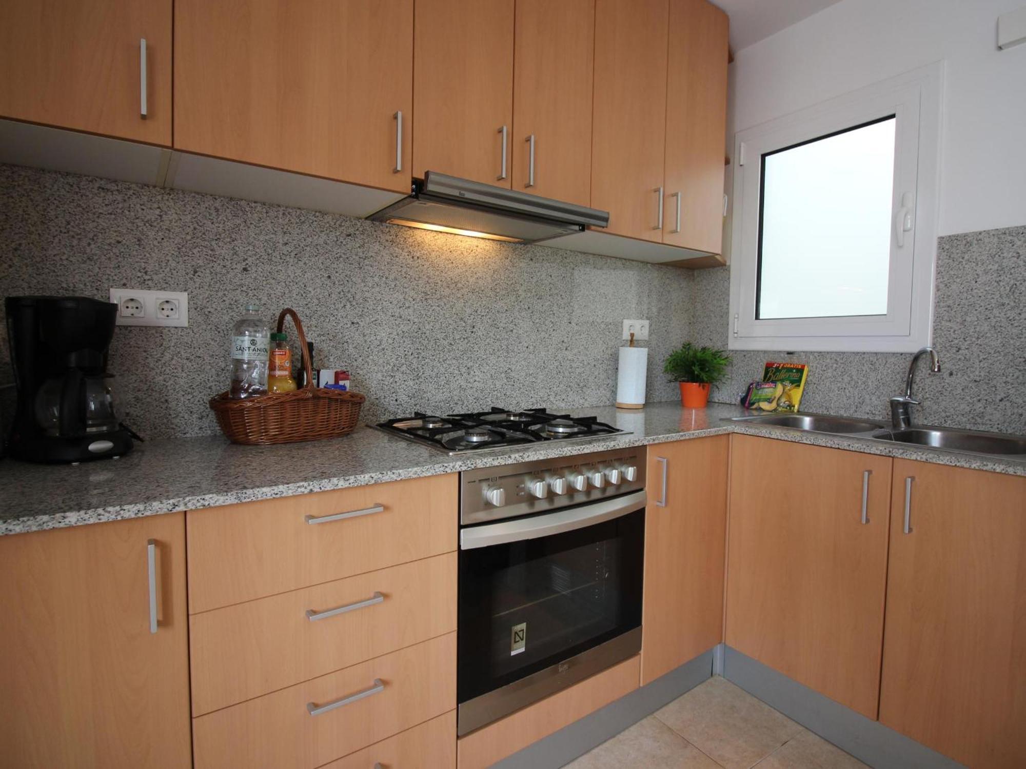 Centrico En Roses, A 300m De La Playa, Con Terraza Solarium Y Wifi. - Es-228-97
